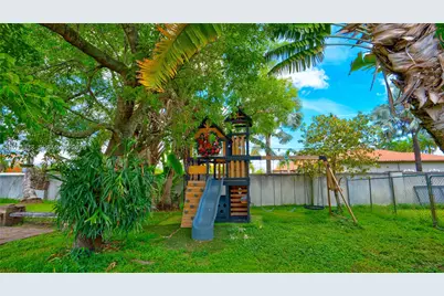 9810 NW 137th St, Hialeah Gardens, FL 33018 - Photo 9