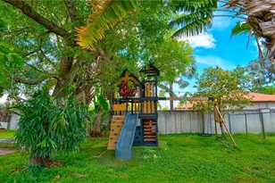 9810 NW 137th St, Hialeah Gardens, FL 33018 - Photo 9