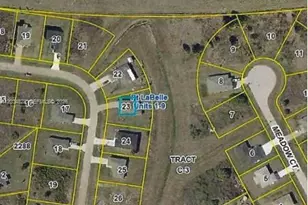 9045 Maywood Cir, Labelle, FL 33935 - Photo 3