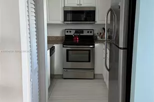 7800 Collins Ave, Miami Beach, FL 33141 - Photo 9