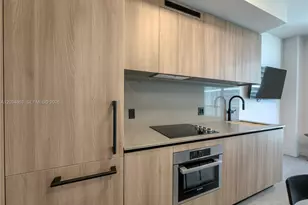 121 NE 5th St, Miami, FL 33132 - Photo 11