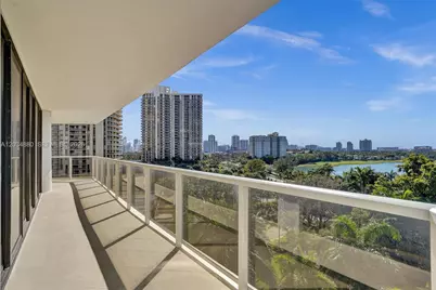 20281 E Country Club Dr #615, Aventura, FL 33180 - Photo 3