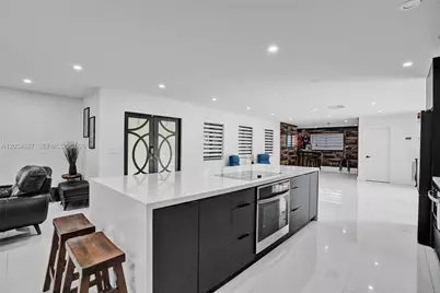 14021 Cypress Ct, Miami Lakes, FL 33014 - Photo 7