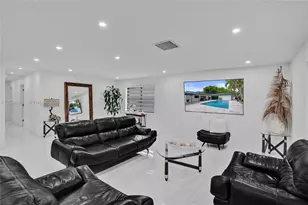 14021 Cypress Ct, Miami Lakes, FL 33014 - Photo 13