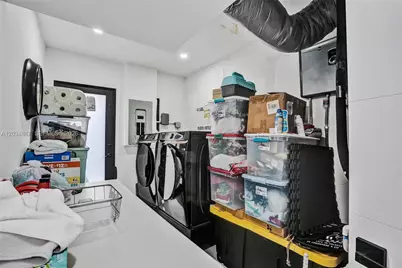 14021 Cypress Ct, Miami Lakes, FL 33014 - Photo 39