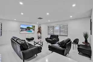 14021 Cypress Ct, Miami Lakes, FL 33014 - Photo 11