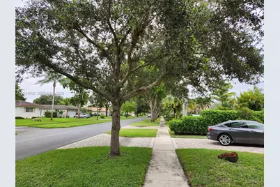 5860 SW 8th St, Plantation, FL 33317 - Photo 7