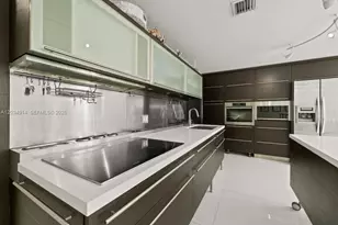 6000 Collins Ave, Miami Beach, FL 33140 - Photo 11