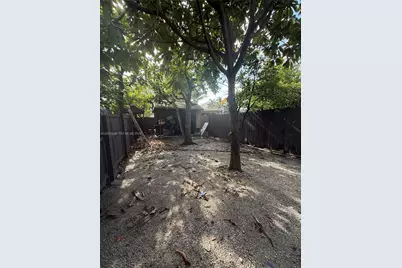 1143 NW 27th St, Miami, FL 33127 - Photo 7
