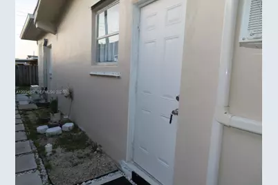 8571 NW 11th St #REAR, Pembroke Pines, FL 33024 - Photo 3