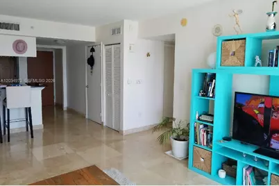 31 SE 5th St #2205, Miami, FL 33131 - Photo 3