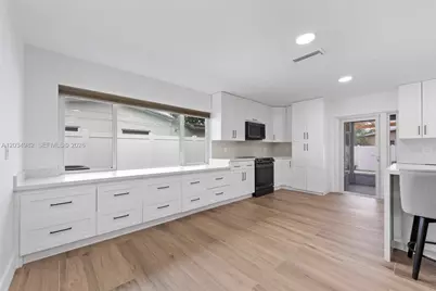 8951 NW 21st St, Pembroke Pines, FL 33024 - Photo 15
