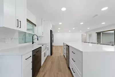 8951 NW 21st St, Pembroke Pines, FL 33024 - Photo 11