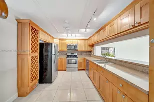 5223 W Gate Lake Rd, Tamarac, FL 33319 - Photo 9