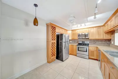 5223 W Gate Lake Rd #5223, Tamarac, FL 33319 - Photo 11
