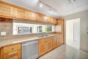 5223 W Gate Lake Rd, Tamarac, FL 33319 - Photo 13