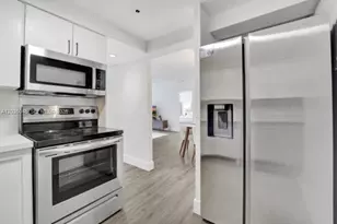 5225 Collins Ave, Miami Beach, FL 33140 - Photo 11