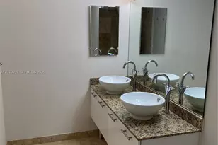 41 SE 5th St, Miami, FL 33131 - Photo 15