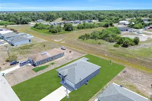 8045 Buttercup Cir, Labelle, FL 33935 - Photo 9
