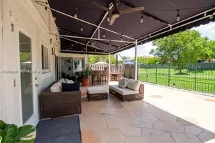 933 NW 106th Ave Cir, Miami, FL 33172 - Photo 15