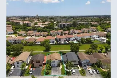 933 NW 106th Ave Cir, Miami, FL 33172 - Photo 1