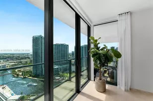 68 SE 6th St, Miami, FL 33131 - Photo 21