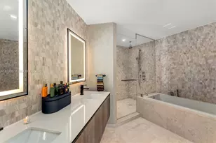 68 SE 6th St, Miami, FL 33131 - Photo 23