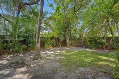 583 NW 47th St, Miami, FL 33127 - Photo 23