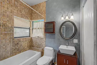 583 NW 47th St, Miami, FL 33127 - Photo 21