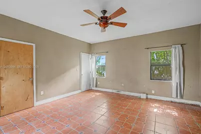 583 NW 47th St, Miami, FL 33127 - Photo 19