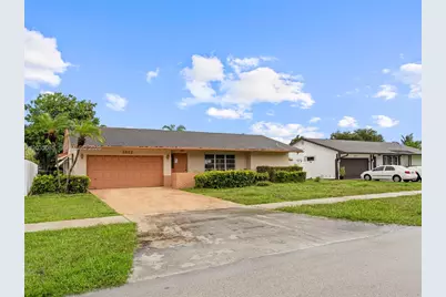 2862 SW 13th Ct, Deerfield Beach, FL 33442 - Photo 3