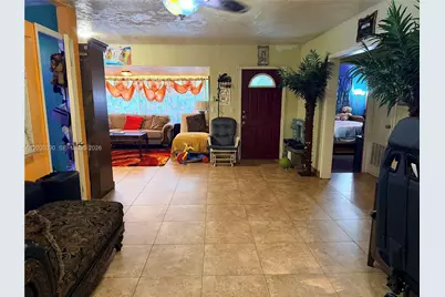 1068 NW 34th St, Miami, FL 33127 - Photo 13