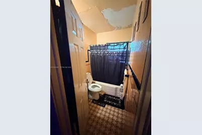 1068 NW 34th St, Miami, FL 33127 - Photo 19