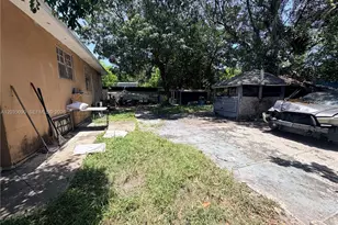 1068 NW 34th St, Miami, FL 33127 - Photo 7