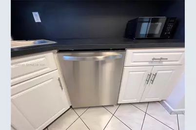 821 Euclid Ave #304, Miami Beach, FL 33139 - Photo 17