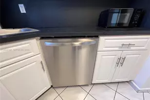 821 Euclid Ave, Miami Beach, FL 33139 - Photo 17