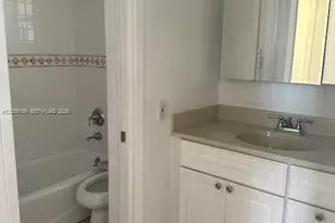 870 NW 87th Ave, Miami, FL 33172 - Photo 5