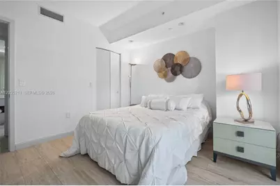 55 SW 9th St #3802, Miami, FL 33130 - Photo 21
