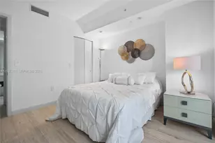 55 SW 9th St, Miami, FL 33130 - Photo 21