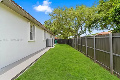 15153 NW 89th Pl, Miami Lakes, FL 33018 - Photo 37