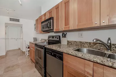 949 Pennsylvania Ave #307, Miami Beach, FL 33139 - Photo 11