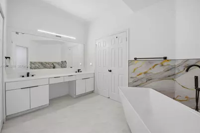 3500 Mystic Pointe Dr #PH5, Aventura, FL 33180 - Photo 13