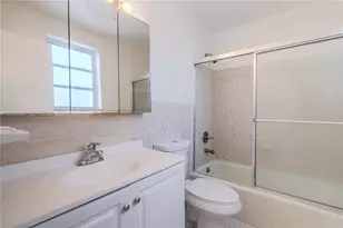 421 NE 1st St, Hallandale Beach, FL 33009 - Photo 23