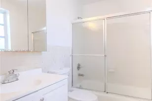 421 NE 1st St, Hallandale Beach, FL 33009 - Photo 21