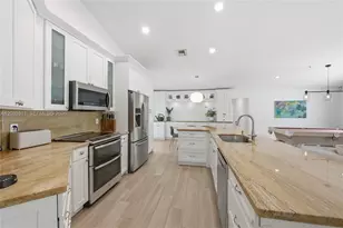 1975 Water Ridge Dr, Weston, FL 33326 - Photo 9