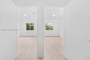 32 NW 14th Ave, Miami, FL 33125 - Photo 15