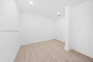 32 NW 14th Ave, Miami, FL 33125 - Photo 13