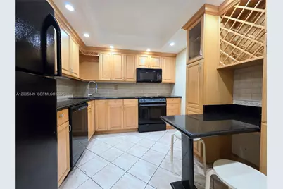 2780 NE 183rd St #1111, Aventura, FL 33160 - Photo 3