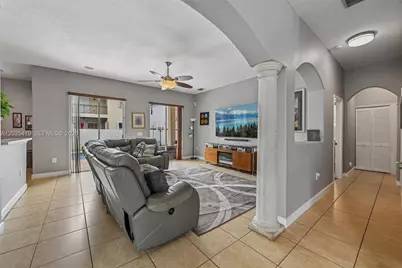 18159 NW 90th Ave, Hialeah, FL 33018 - Photo 7