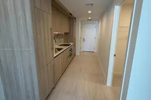 77 SE 5th, Miami, FL 33131 - Photo 3